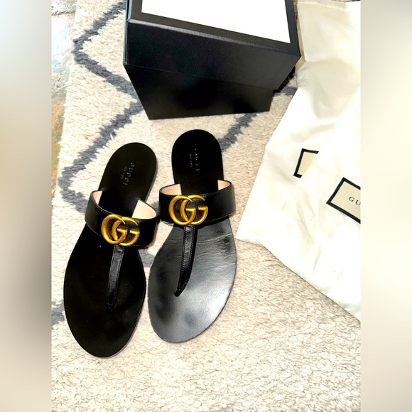 Gucci GG Leather thong sandals - Picture 1 of 4